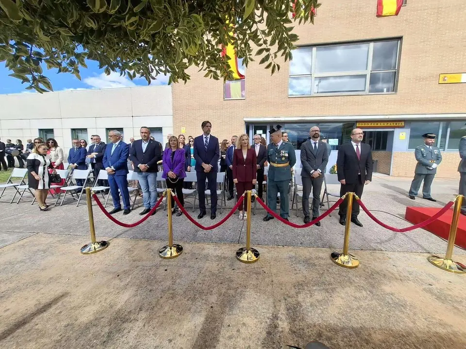 Autoridades y mandos de la Guardia Civil durante el acto del Pilar en Ponferrada. | ICAL