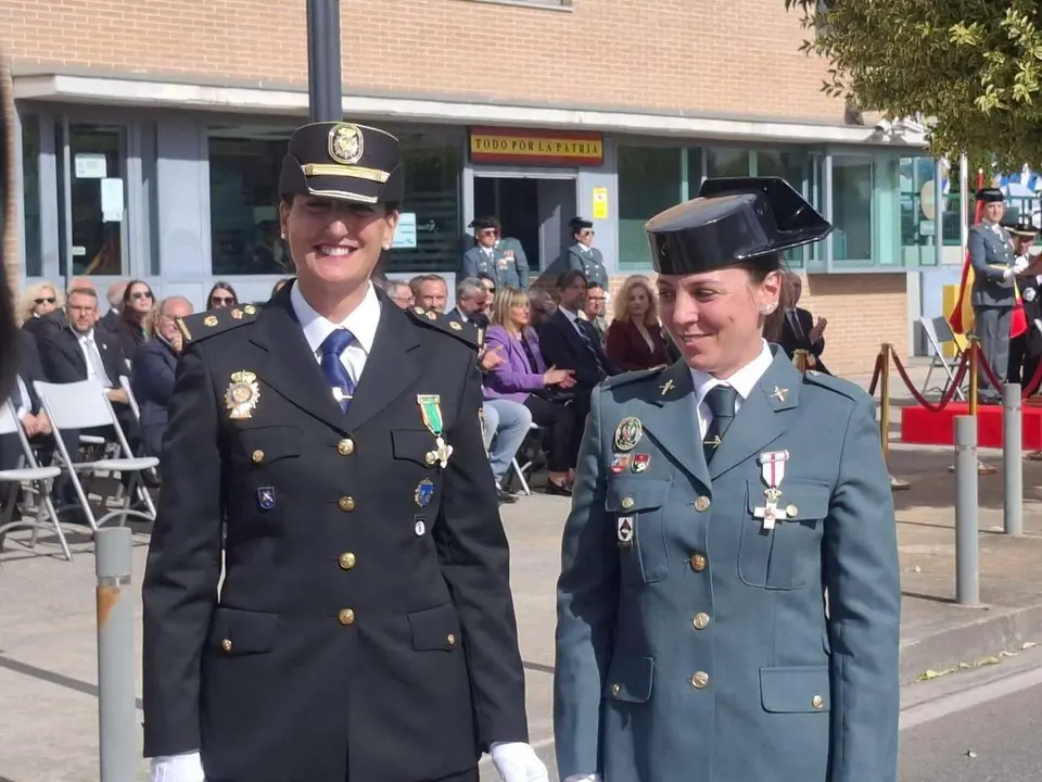 Autoridades y mandos de la Guardia Civil durante el acto del Pilar en Ponferrada. | ICAL