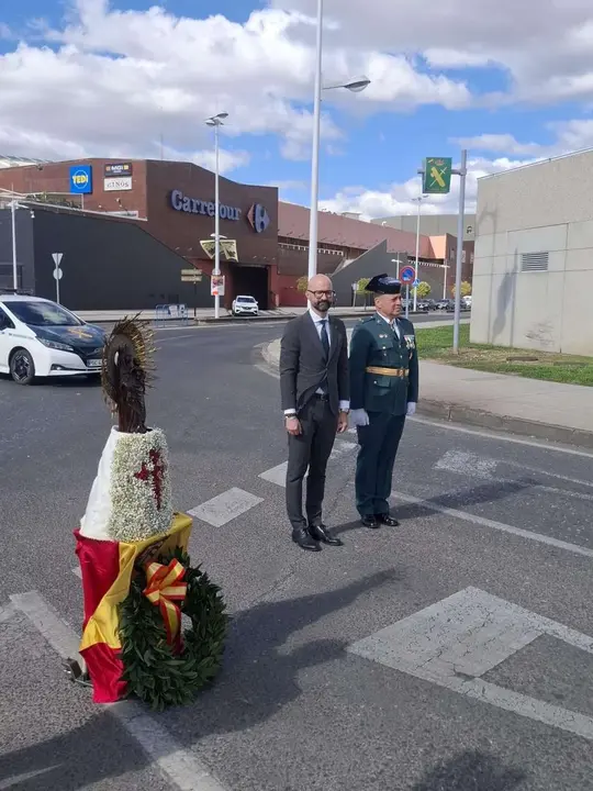 Autoridades y mandos de la Guardia Civil durante el acto del Pilar en Ponferrada. | ICAL