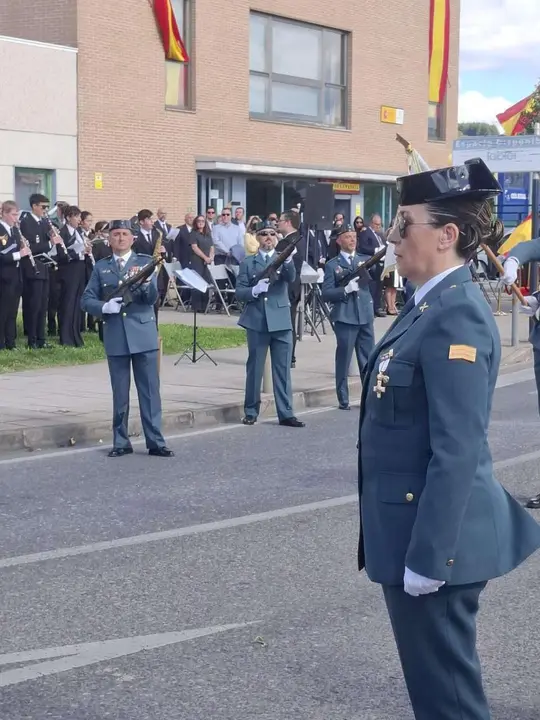 Autoridades y mandos de la Guardia Civil durante el acto del Pilar en Ponferrada. | ICAL