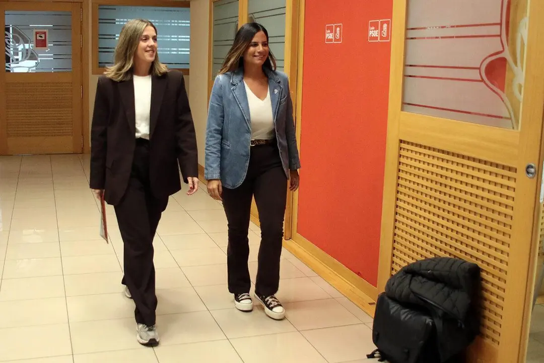 La vicesecretaria general del Partido Socialista de Castilla y Le&oacute;n, Nuria Rubio (d), y la de Igualdad, Lorena Valle. | ICAL