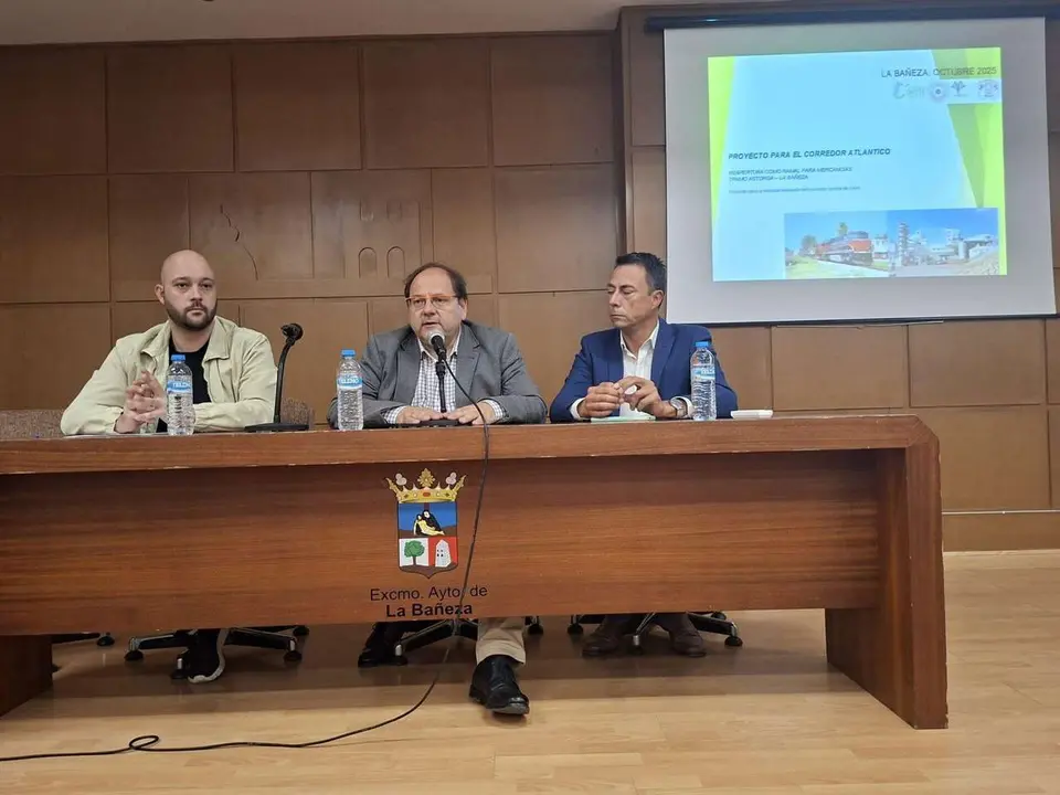 Autoridades presentan el plan para reabrir el ramal ferroviario Astorga&ndash;La Ba&ntilde;eza en La Ba&ntilde;eza