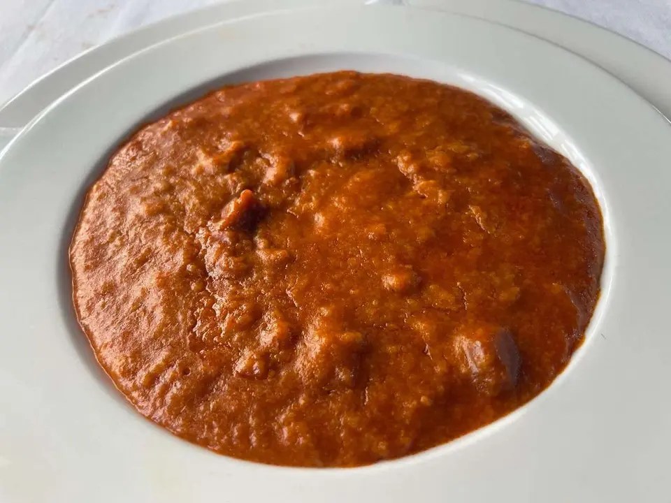 Una tapa de ajo en el restaurante La Z&iacute;ngara, en Santa Mar&iacute;a del P&aacute;ramo. | SM