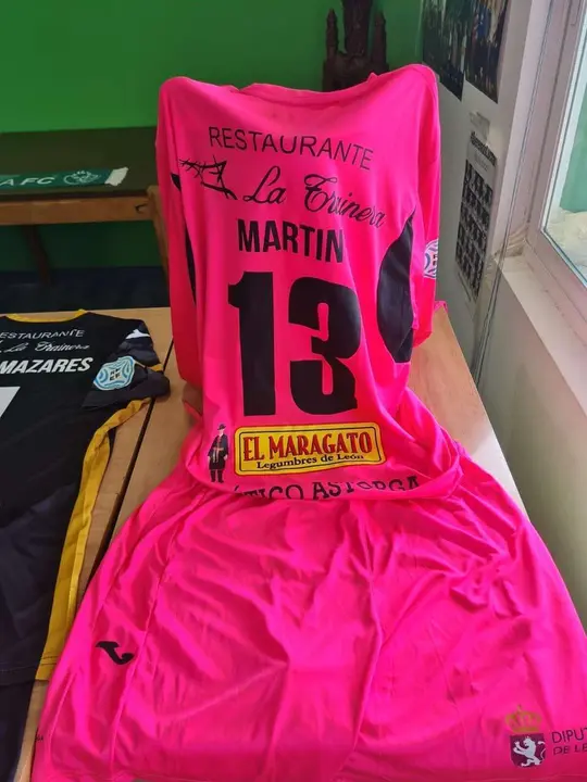 Equipaciones del Atl&eacute;tico Astorga para la temporada 2025-26.