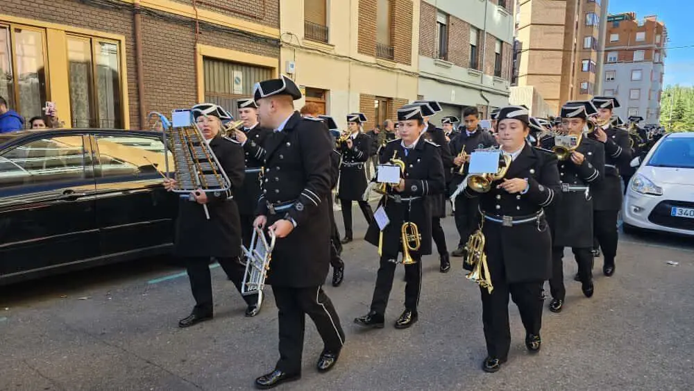 Procesi&oacute;n de San Claudio con la Cofrad&iacute;a del Santo Cristo de la Bienaventuranza. | Le&oacute;n 24 HorasProcesi&oacute;n de San Claudio con la Cofrad&iacute;a del Santo Cristo de la Bienaventuranza. | Le&oacute;n 24 Horas