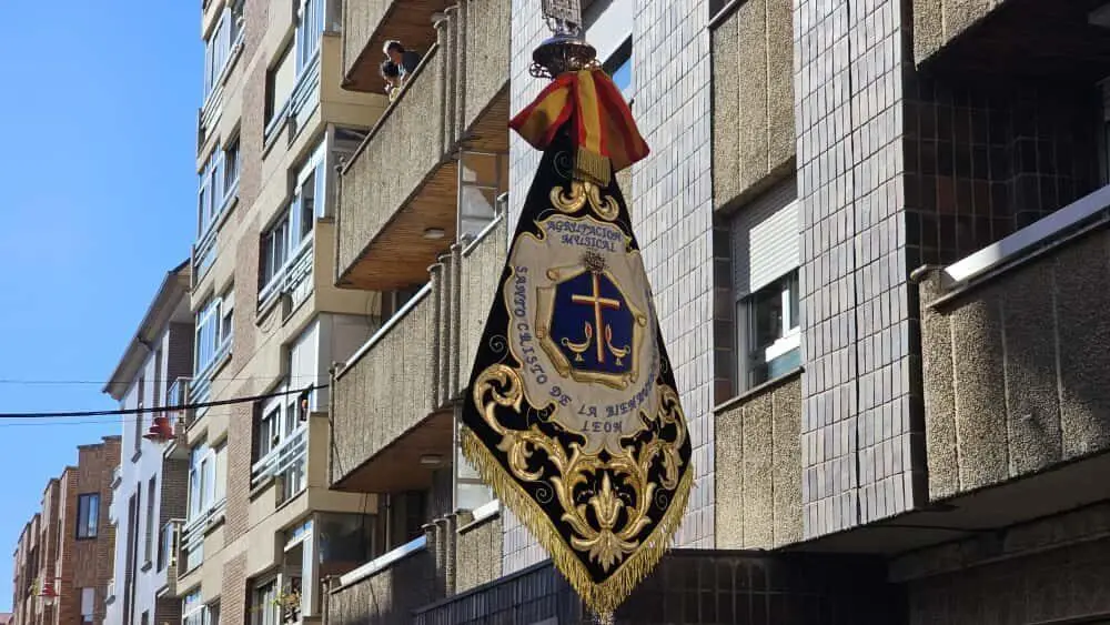 Procesi&oacute;n de San Claudio con la Cofrad&iacute;a del Santo Cristo de la Bienaventuranza. | Le&oacute;n 24 Horas