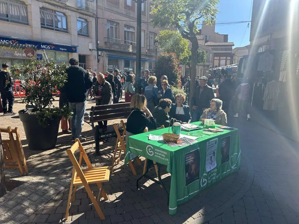 Degustaci&oacute;n de la Tapa de Ajo en la Plaza Mayor de Santa Mar&iacute;a del P&aacute;ramo durante las XIX Jornadas. Le&oacute;n 24 horas.