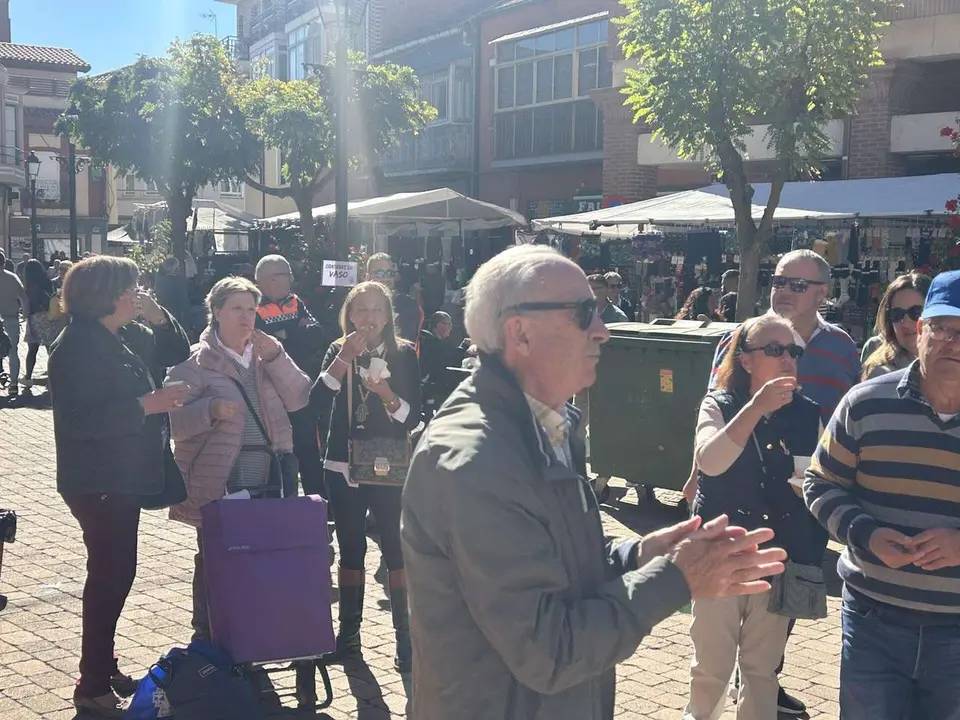 Degustaci&oacute;n de la Tapa de Ajo en la Plaza Mayor de Santa Mar&iacute;a del P&aacute;ramo durante las XIX Jornadas. Le&oacute;n 24 horas.