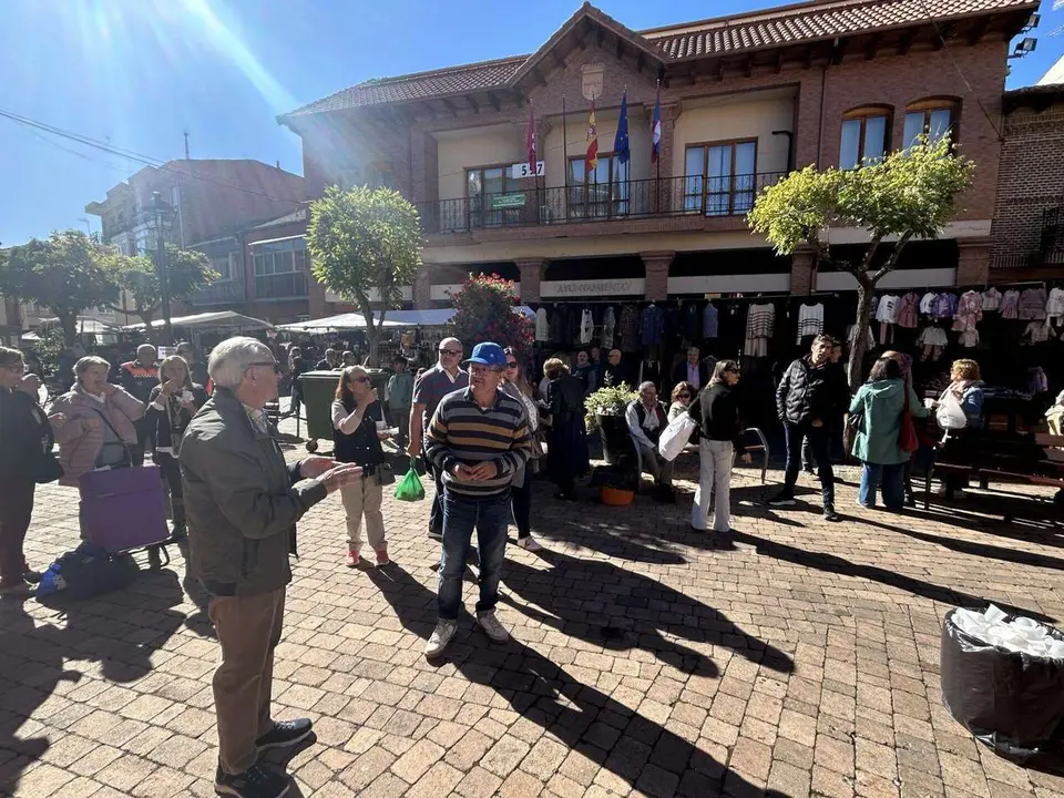 Degustaci&oacute;n de la Tapa de Ajo en la Plaza Mayor de Santa Mar&iacute;a del P&aacute;ramo durante las XIX Jornadas. Le&oacute;n 24 horas.