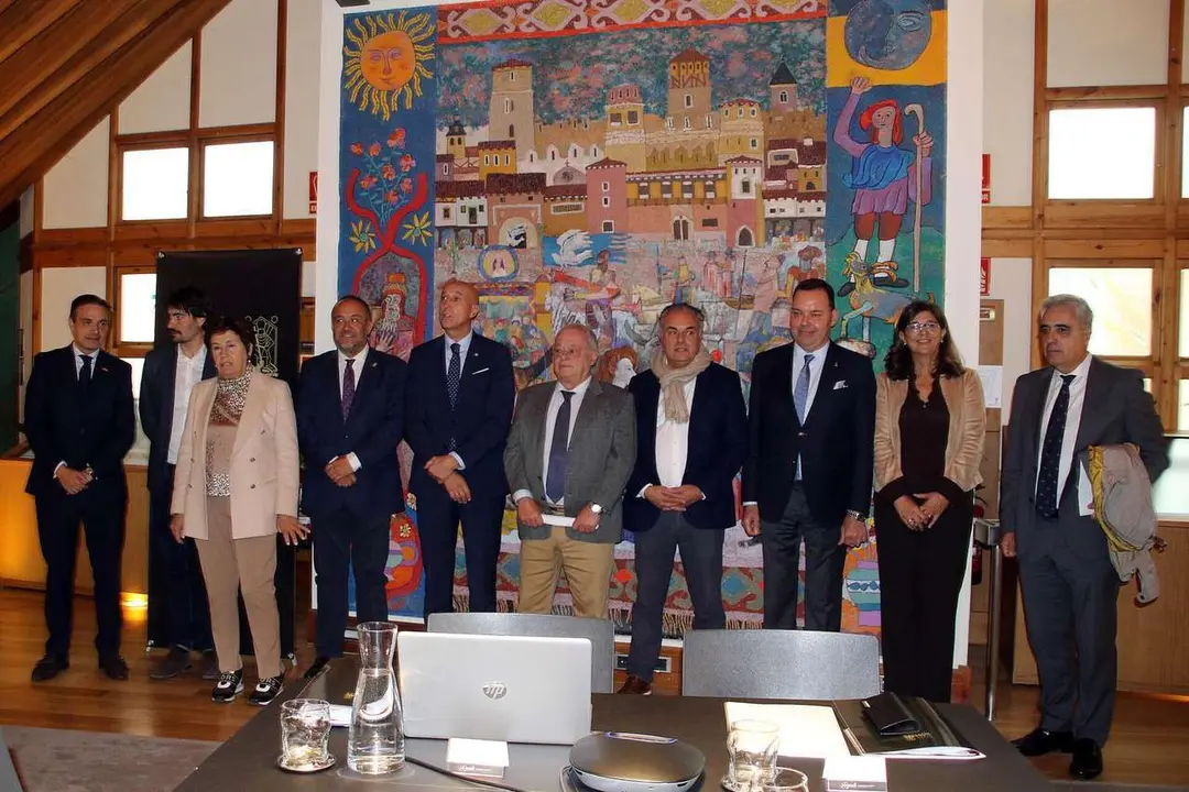 El consejero de Cultura, Turismo y Deporte, Gonzalo Santonja, el presidente de la Diputaci&oacute;n, Gerardo &Aacute;lvarez Courel y el alcalde de Le&oacute;n, Jos&eacute; Antonio Diez, participan en la apertura del acto de constituci&oacute;n del Comit&eacute; de Honor del A&ntilde;o Gaud&iacute; 2026. Ical. 