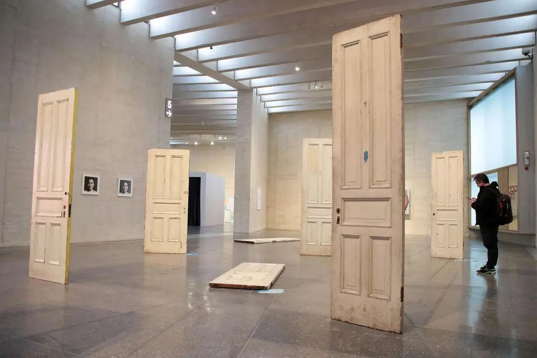 El consejero de Cultura, Turismo y Deporte, Gonzalo Santonja, presenta la exposici&oacute;n &lsquo;Yoko Ono. Insound and Instructure&rsquo;. Ical