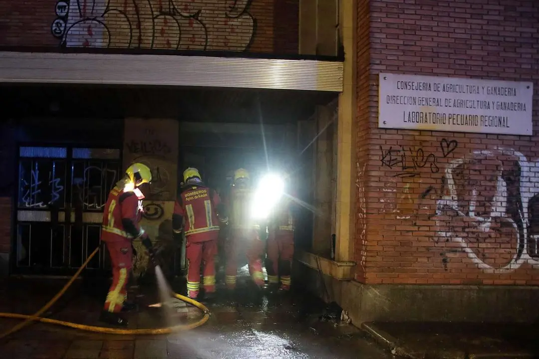 Efectivos del Parque de Bomberos de Le&oacute;n, en una imagen de archivo. | ICAL
