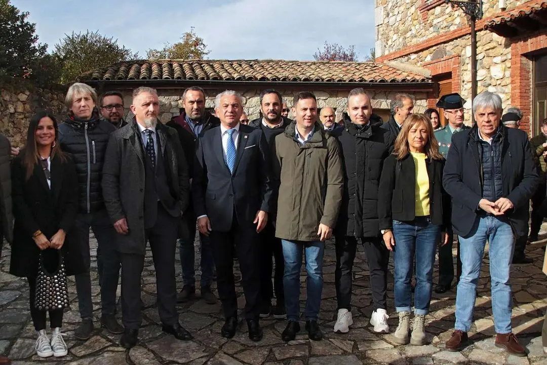 XXXIV Feria de la Cecina de Chivo de Vegacervera a la que asisten el delegado del Gobierno, Nicanor Sen, y el secretario general del PSOE de Castilla y Le&oacute;n y candidato a la Presidencia de la Junta, Carlos Mart&iacute;nez. ICAL