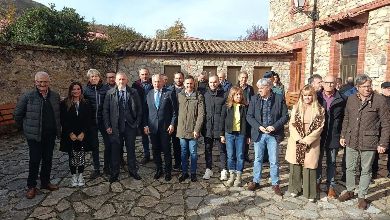  XXXIV Feria de la Cecina de Chivo de Vegacervera a la que asisten el delegado del Gobierno, Nicanor Sen, y el secretario general del PSOE de Castilla y Le&oacute;n y candidato a la Presidencia de la Junta, Carlos Mart&iacute;nez. 