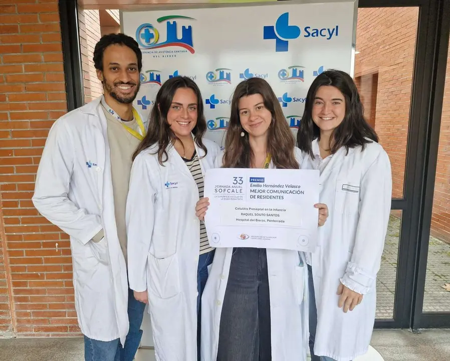 Los residentes de Oftalmolog&iacute;a del Hospital del Bierzo Juan Ignacio Arthur, Blanca Romera, Raquel Souto y Leire Pe&ntilde;a.