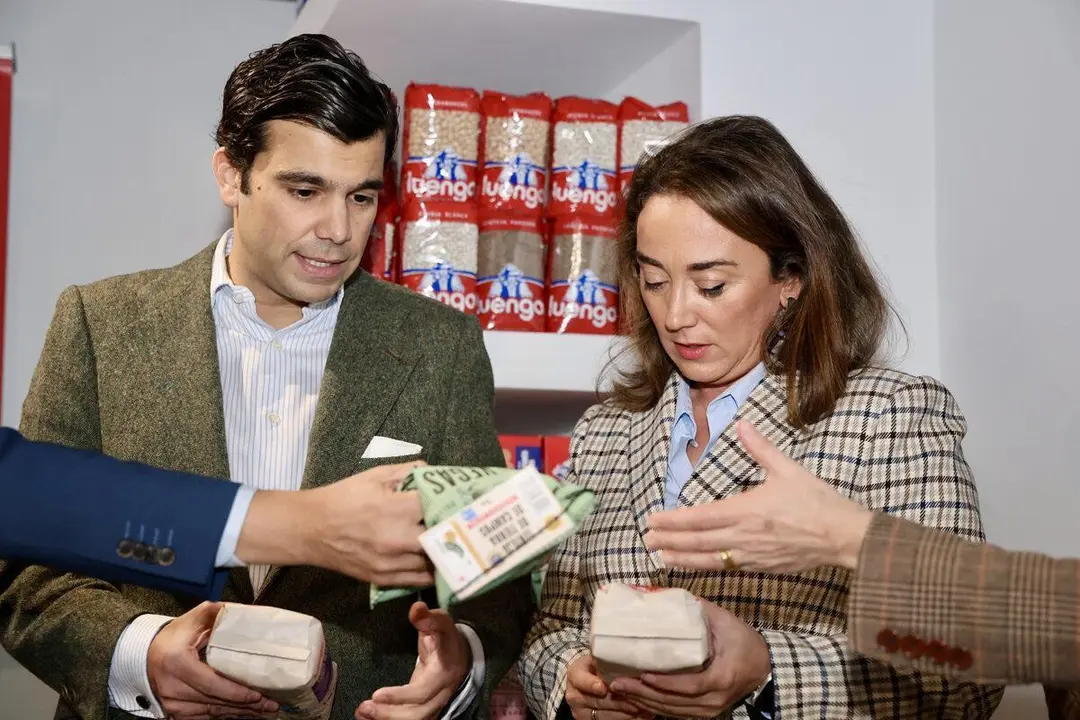 La consejera de Agricultura, Ganader&iacute;a y Desarrollo Rural, Mar&iacute;a Gonz&aacute;lez Corral, visit&oacute; este viernes las instalaciones de Legumbres Luengo. | ICAL