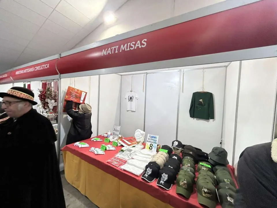 Ambiente en el recinto ferial de las  XXVIII Jornadas de la Matanza en Puebla de Lillo. Le&oacute;n 24 horas.