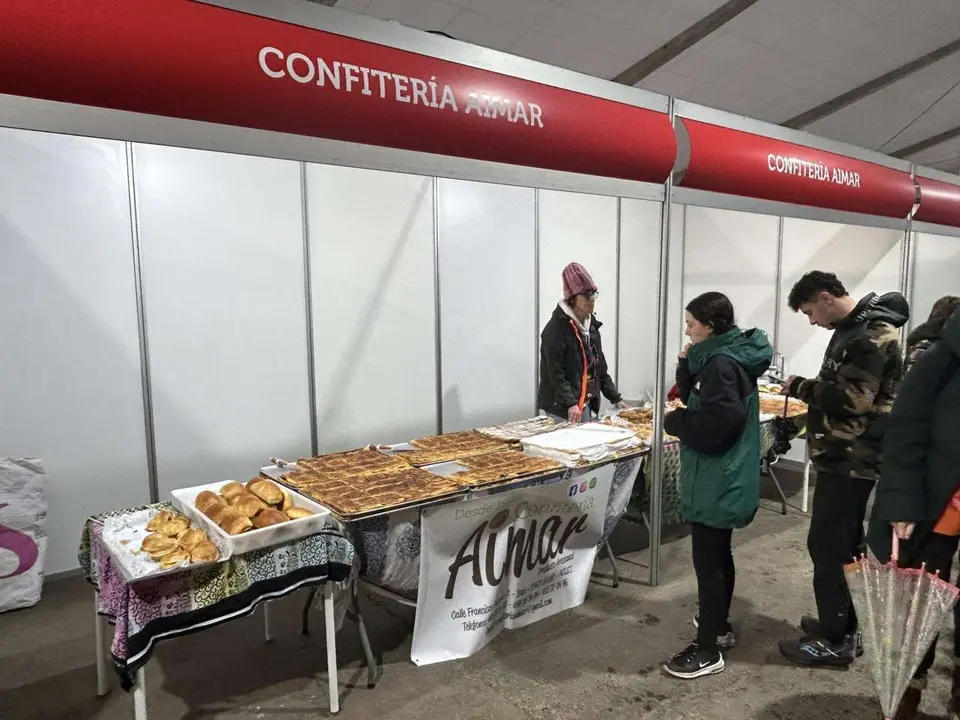 Ambiente en el recinto ferial de las  XXVIII Jornadas de la Matanza en Puebla de Lillo. Le&oacute;n 24 horas.