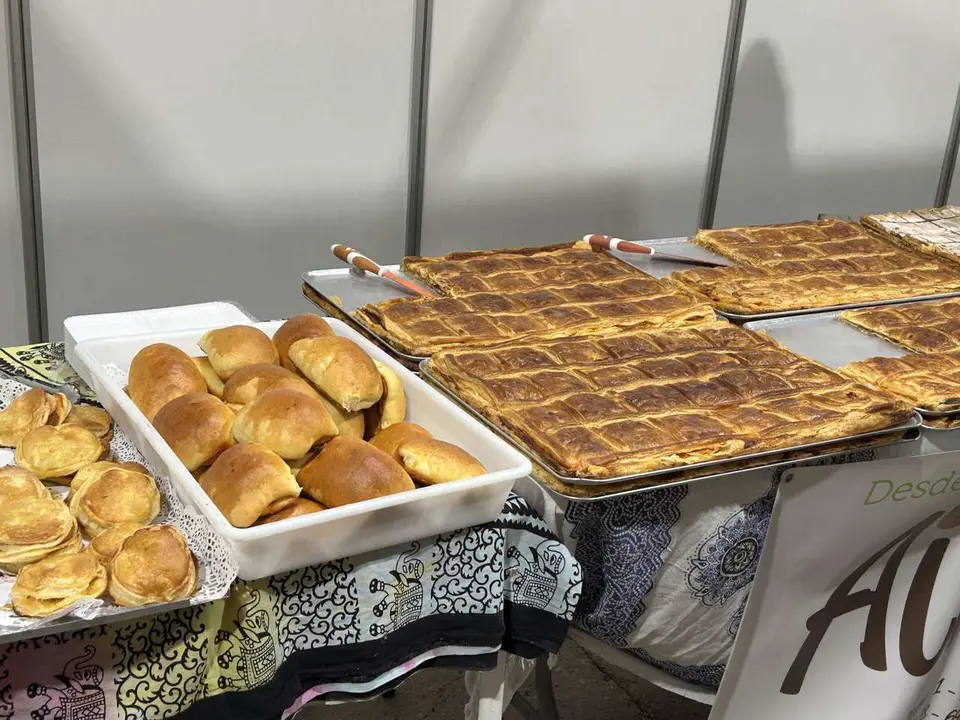 Ambiente en el recinto ferial de las  XXVIII Jornadas de la Matanza en Puebla de Lillo. Le&oacute;n 24 horas.