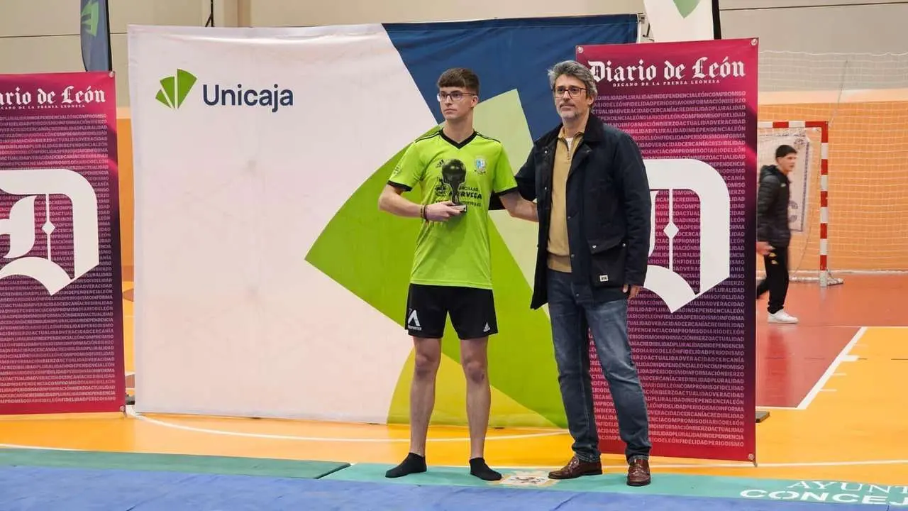 Entrega de trofeos a los campeones del Campe&oacute;n de Campeones. LE&Oacute;N 24 HORAS