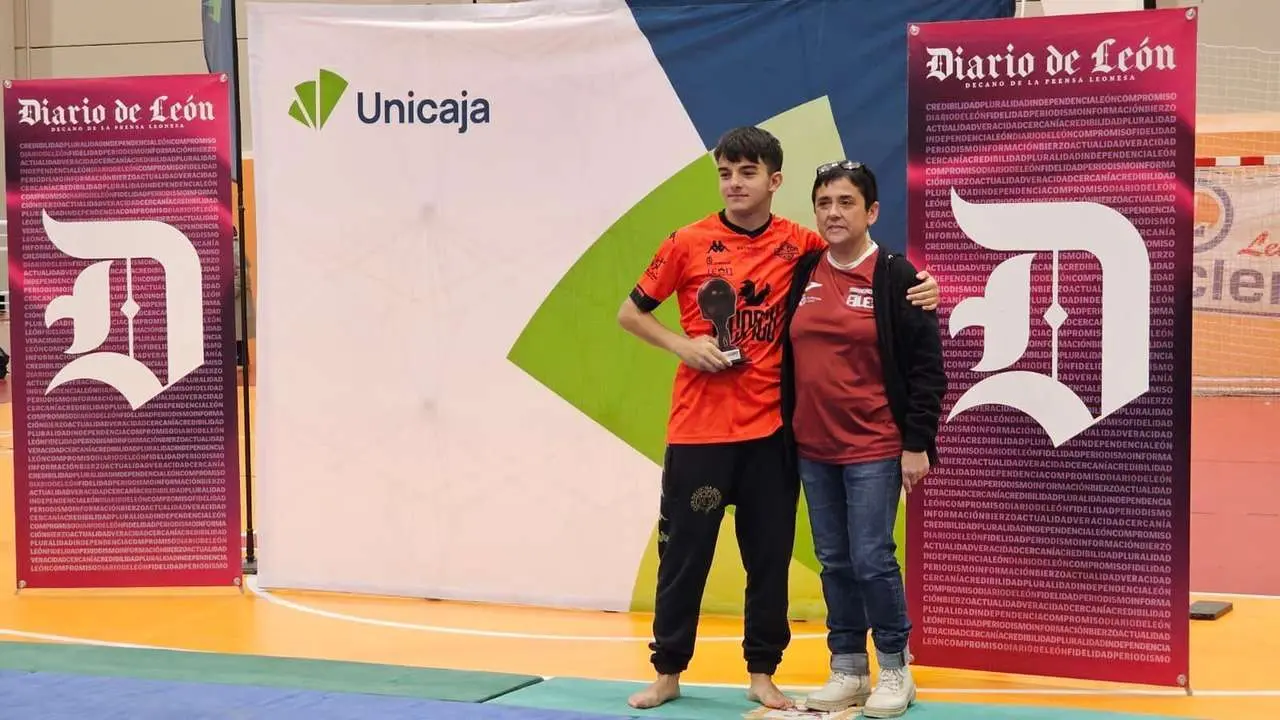 Entrega de trofeos a los campeones del Campe&oacute;n de Campeones. LE&Oacute;N 24 HORASEntrega de trofeos a los campeones del Campe&oacute;n de Campeones. LE&Oacute;N 24 HORAS
