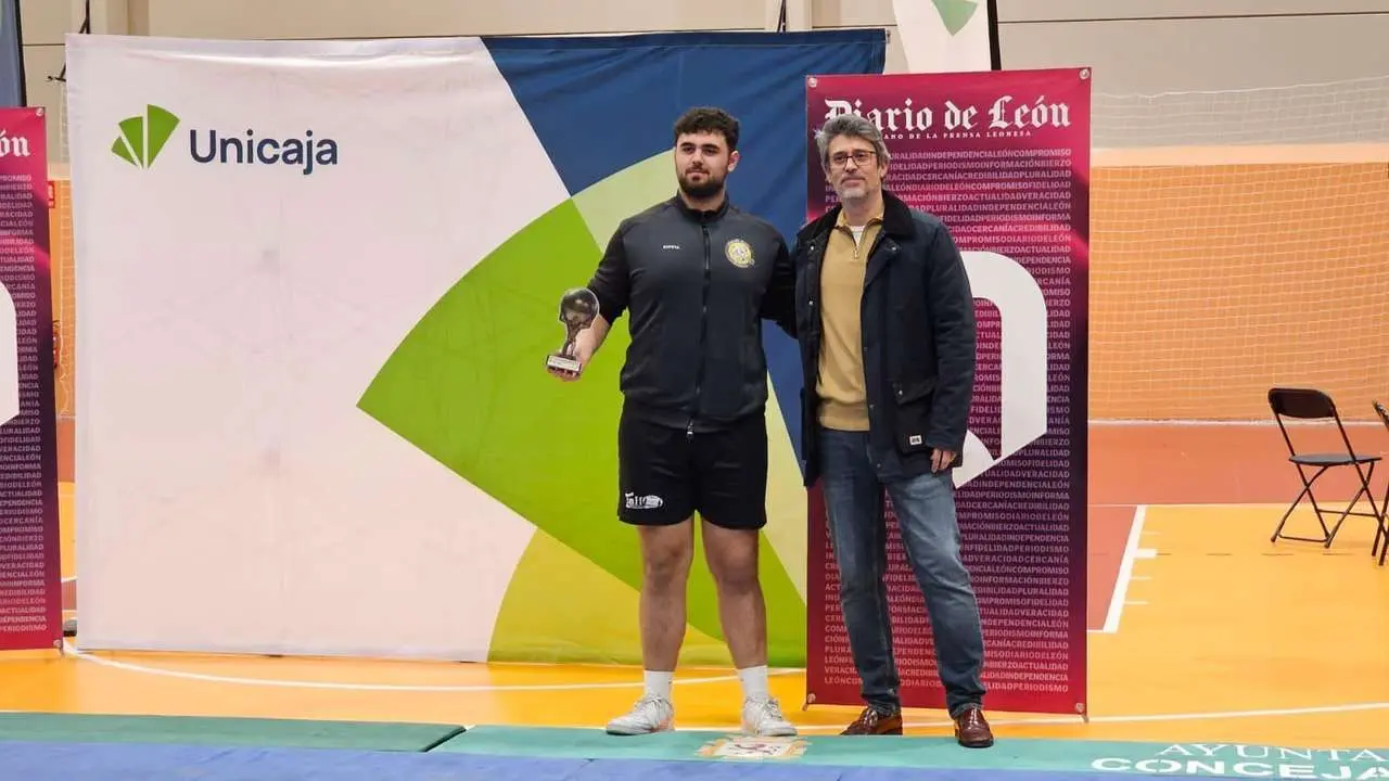 Entrega de trofeos a los campeones del Campe&oacute;n de Campeones. LE&Oacute;N 24 HORAS