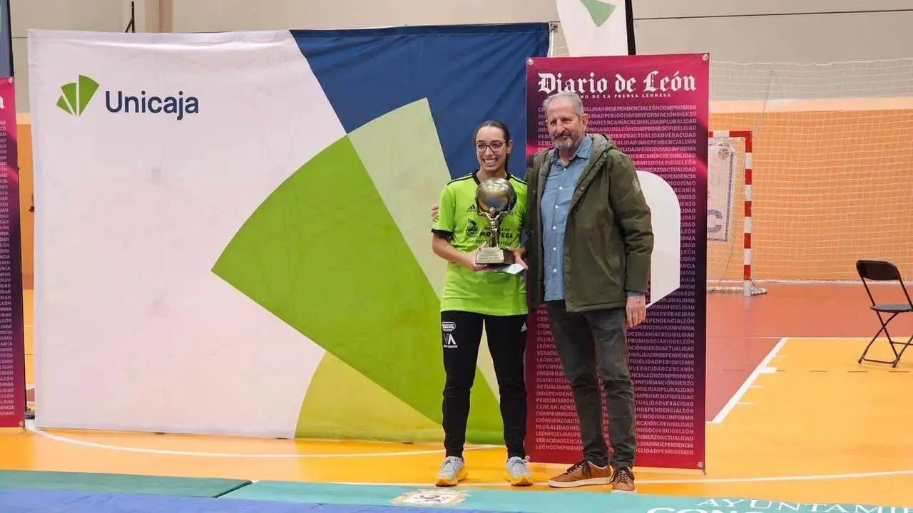 Entrega de trofeos a los campeones del Campe&oacute;n de Campeones. LE&Oacute;N 24 HORAS
