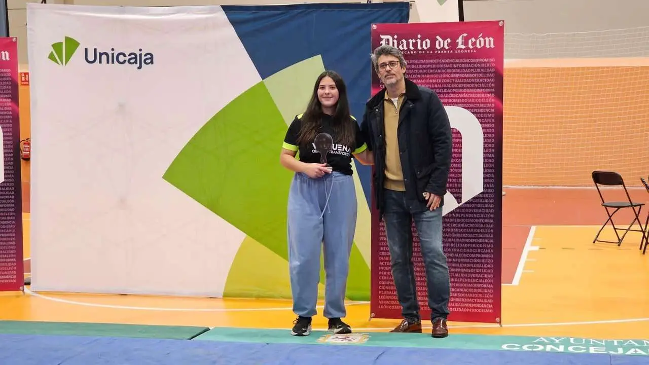 Entrega de trofeos a los campeones del Campe&oacute;n de Campeones. LE&Oacute;N 24 HORAS