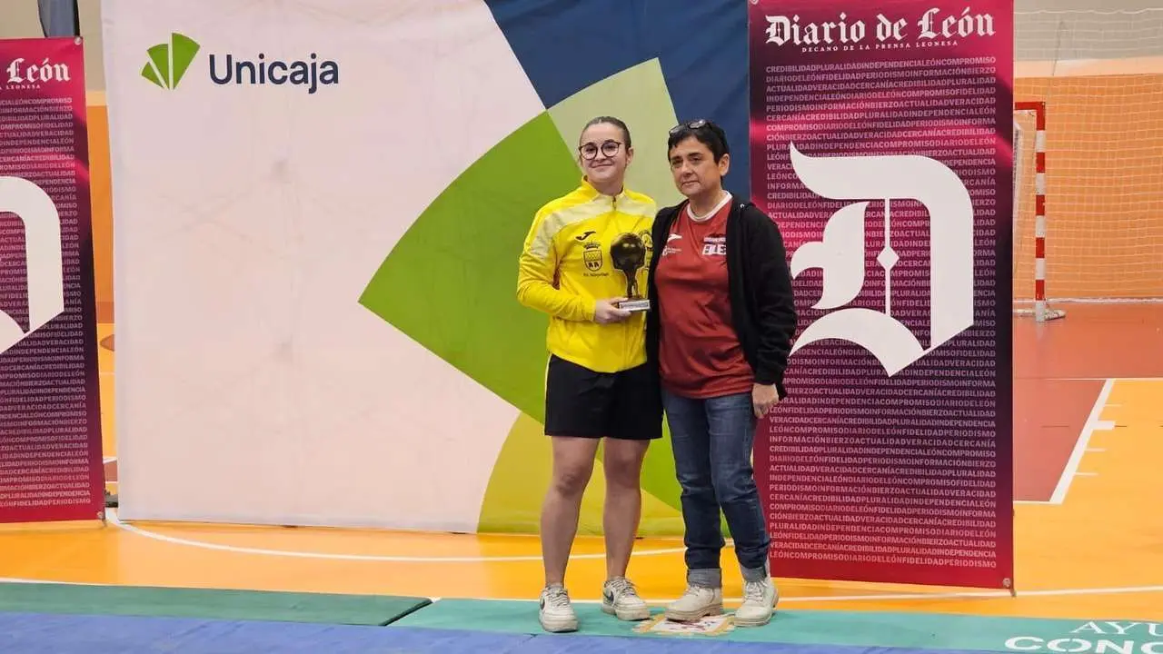 Entrega de trofeos a los campeones del Campe&oacute;n de Campeones. LE&Oacute;N 24 HORAS