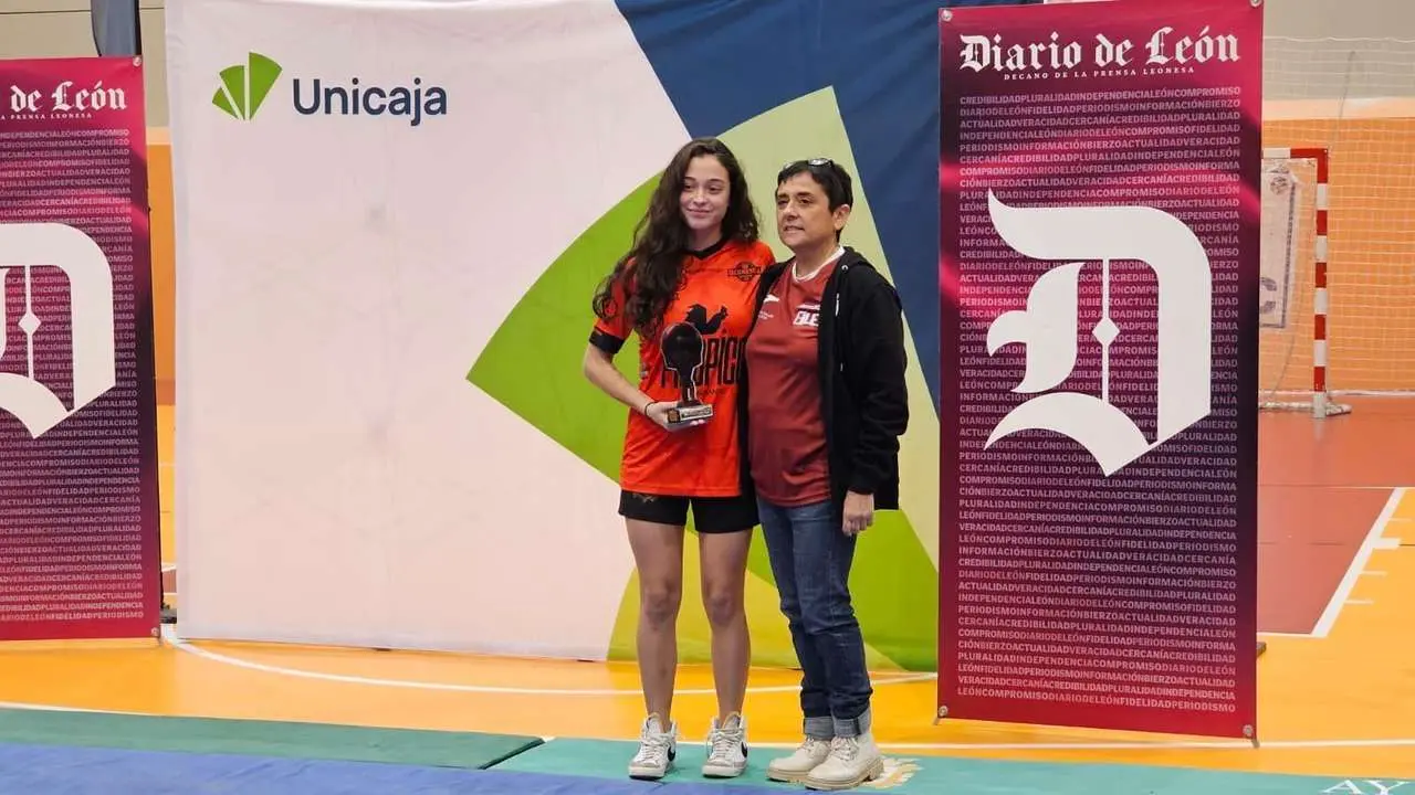 Entrega de trofeos a los campeones del Campe&oacute;n de Campeones. LE&Oacute;N 24 HORAS