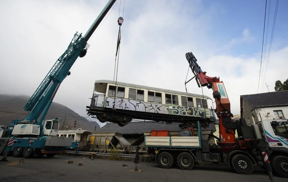 Recepci&oacute;n de los coches de pasajeros del tren tur&iacute;stico Ponfeblino. | ICAL