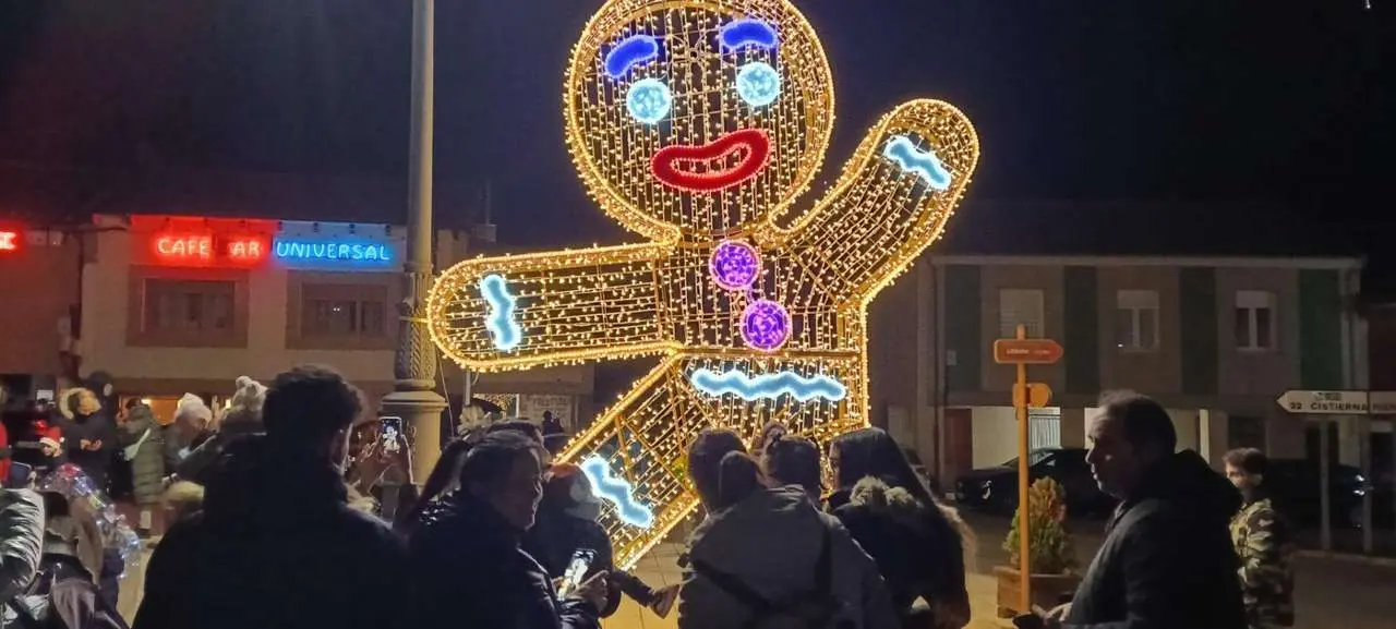 Decoraci&oacute;n navide&ntilde;a en Almanza. Le&oacute;n 24 Horas.