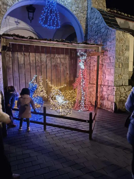 Decoraci&oacute;n navide&ntilde;a en Almanza. Le&oacute;n 24 Horas.