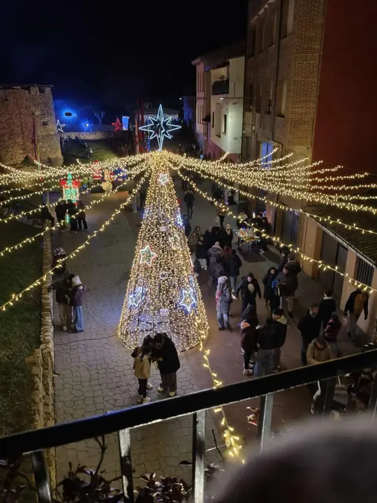 Decoraci&oacute;n navide&ntilde;a en Almanza. Le&oacute;n 24 Horas.