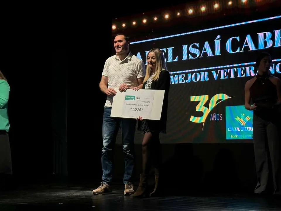 Participantes y premiados en la gala de la lucha leonesa celebrada en el auditorio Caf&eacute; Quijano. Le&oacute;n 24 horas.