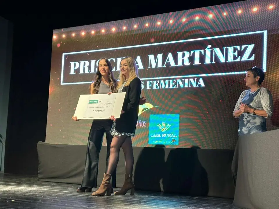 Participantes y premiados en la gala de la lucha leonesa celebrada en el auditorio Caf&eacute; Quijano. Le&oacute;n 24 horas.
