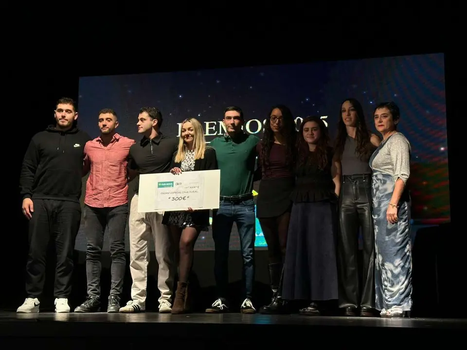 Participantes y premiados en la gala de la lucha leonesa celebrada en el auditorio Caf&eacute; Quijano. Le&oacute;n 24 horas.