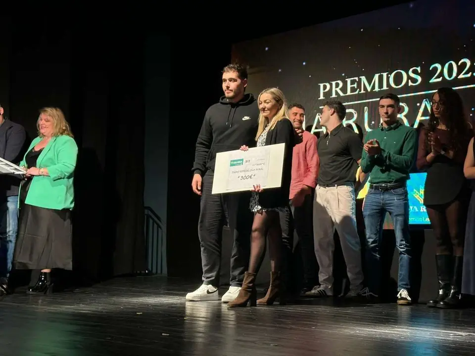 Participantes y premiados en la gala de la lucha leonesa celebrada en el auditorio Caf&eacute; Quijano. Le&oacute;n 24 horas.