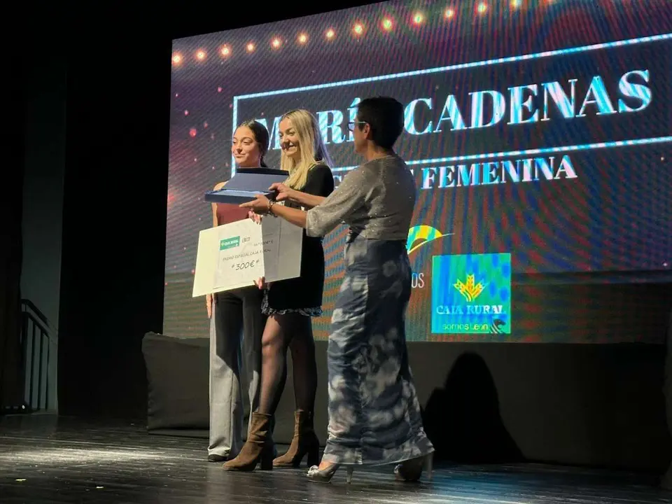 Participantes y premiados en la gala de la lucha leonesa celebrada en el auditorio Caf&eacute; Quijano. Le&oacute;n 24 horas.