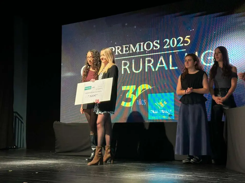 Participantes y premiados en la gala de la lucha leonesa celebrada en el auditorio Caf&eacute; Quijano. Le&oacute;n 24 horas.