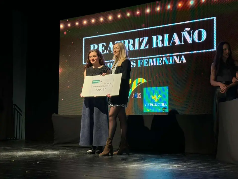 Participantes y premiados en la gala de la lucha leonesa celebrada en el auditorio Caf&eacute; Quijano. Le&oacute;n 24 horas.