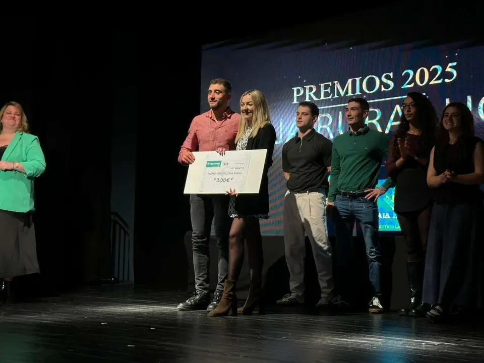 Participantes y premiados en la gala de la lucha leonesa celebrada en el auditorio Caf&eacute; Quijano. Le&oacute;n 24 horas.
