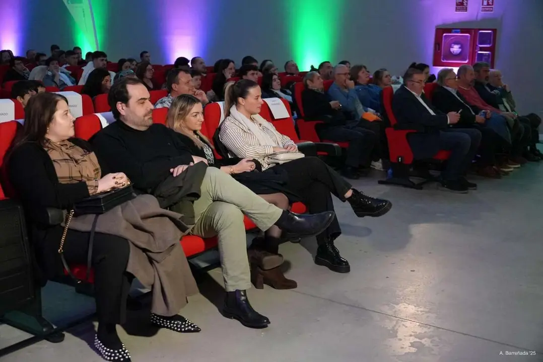 Participantes y premiados en la gala de la lucha leonesa celebrada en el auditorio Caf&eacute; Quijano. Antonio Barre&ntilde;ada.