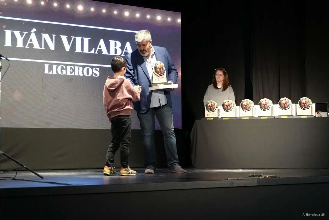 Participantes y premiados en la gala de la lucha leonesa celebrada en el auditorio Caf&eacute; Quijano. Antonio Barre&ntilde;ada.