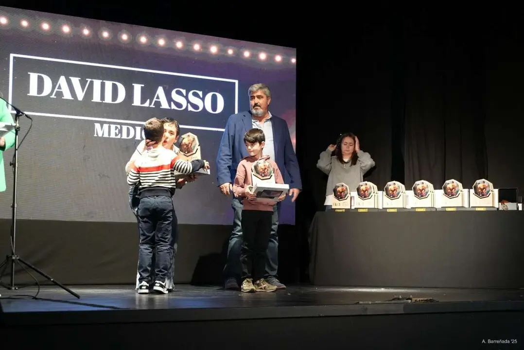 Participantes y premiados en la gala de la lucha leonesa celebrada en el auditorio Caf&eacute; Quijano. Antonio Barre&ntilde;ada.