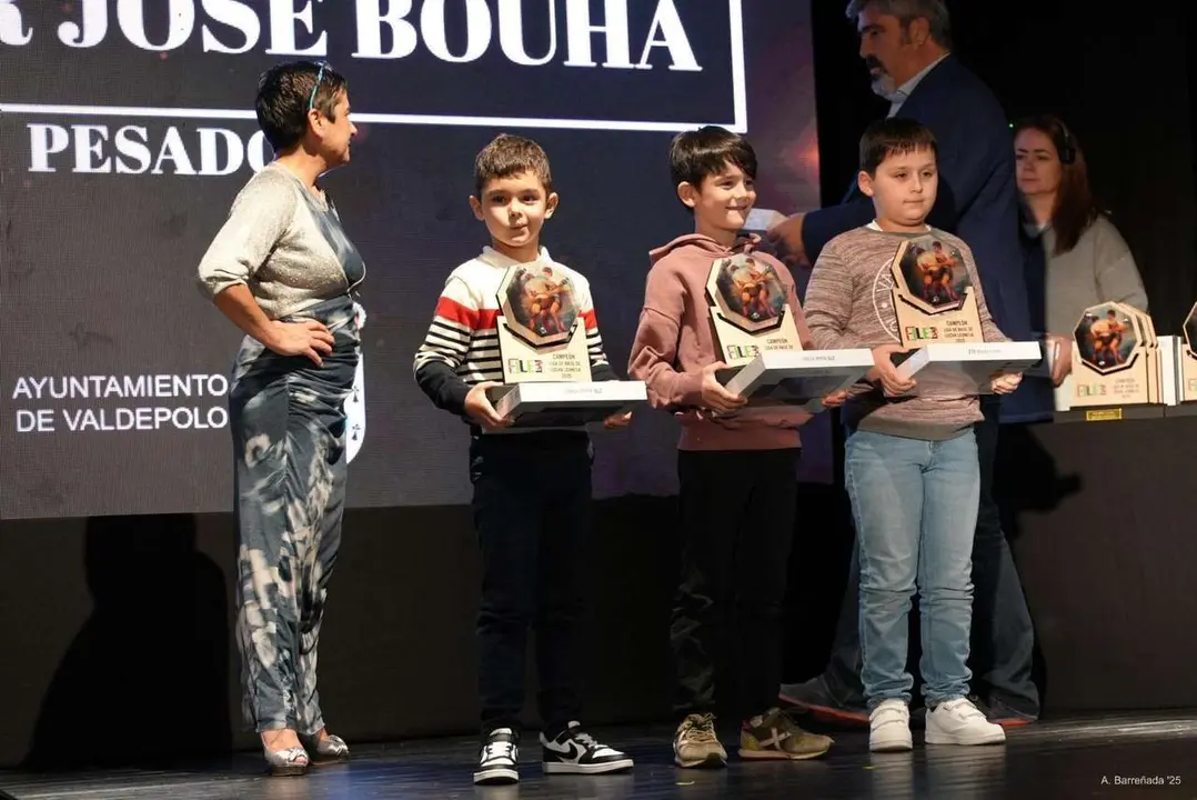 Participantes y premiados en la gala de la lucha leonesa celebrada en el auditorio Caf&eacute; Quijano. Antonio Barre&ntilde;ada.