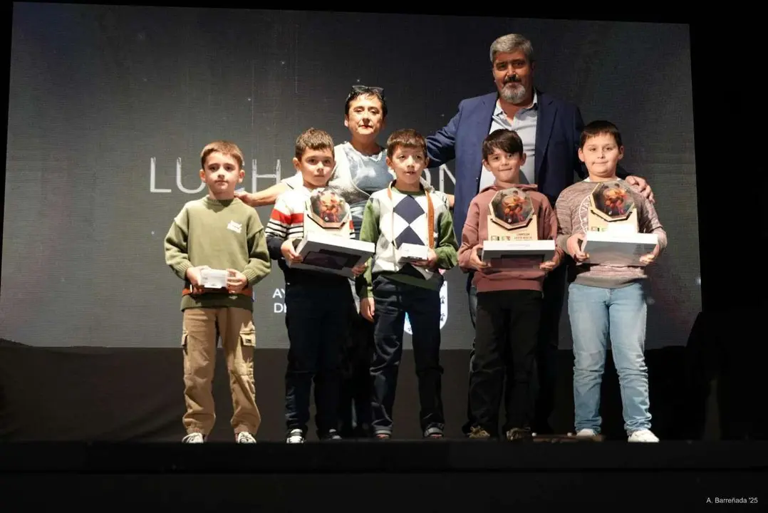 Participantes y premiados en la gala de la lucha leonesa celebrada en el auditorio Caf&eacute; Quijano. Antonio Barre&ntilde;ada.