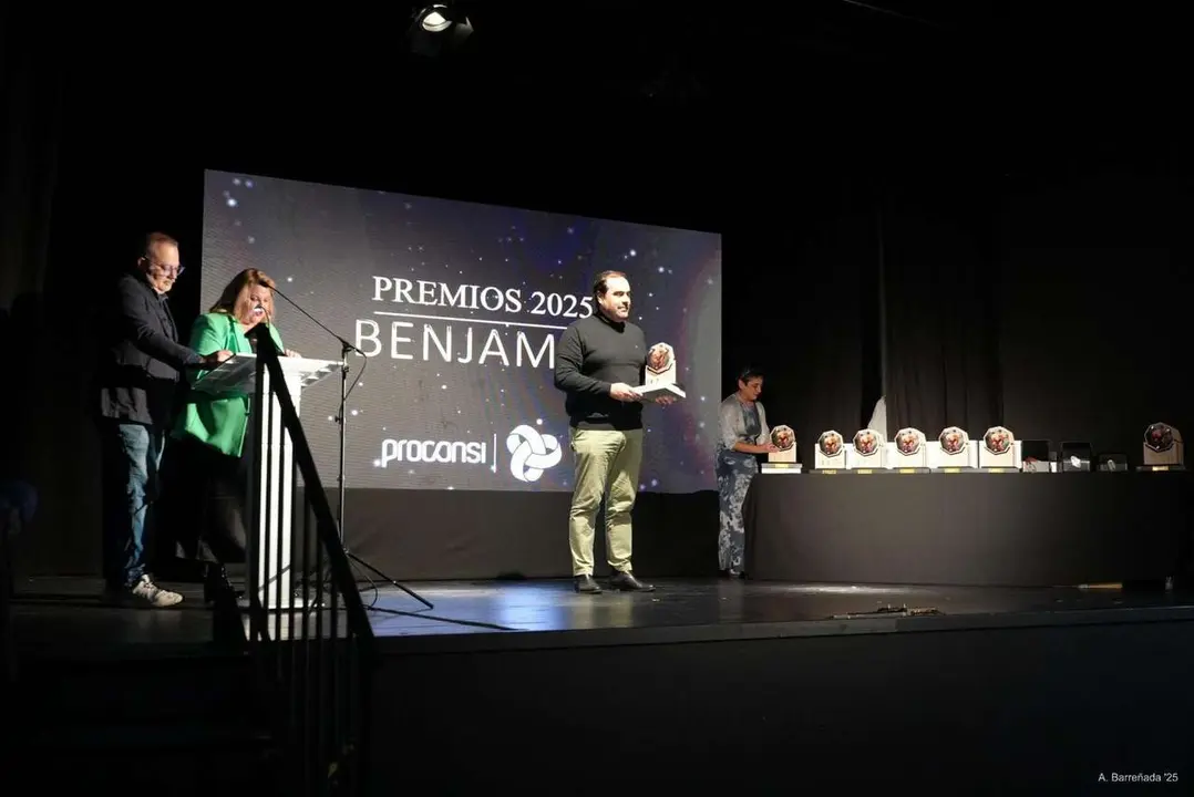 Participantes y premiados en la gala de la lucha leonesa celebrada en el auditorio Caf&eacute; Quijano. Antonio Barre&ntilde;ada.