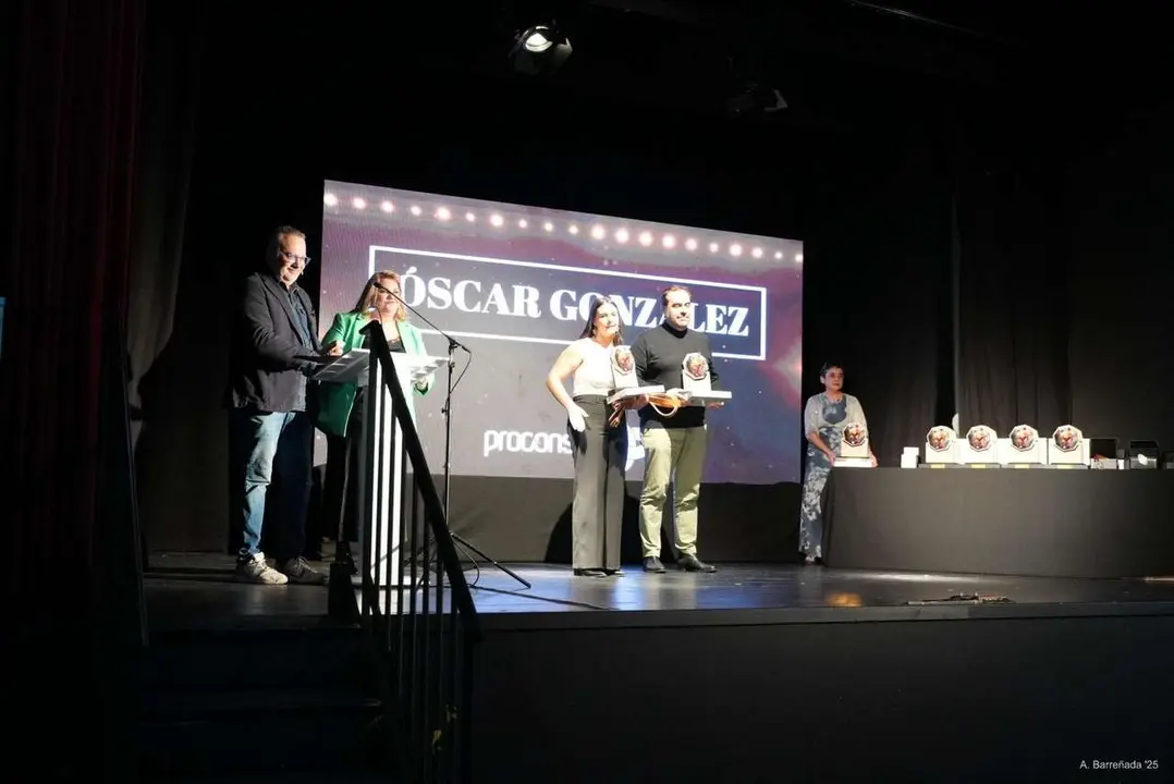 Participantes y premiados en la gala de la lucha leonesa celebrada en el auditorio Caf&eacute; Quijano. Antonio Barre&ntilde;ada.
