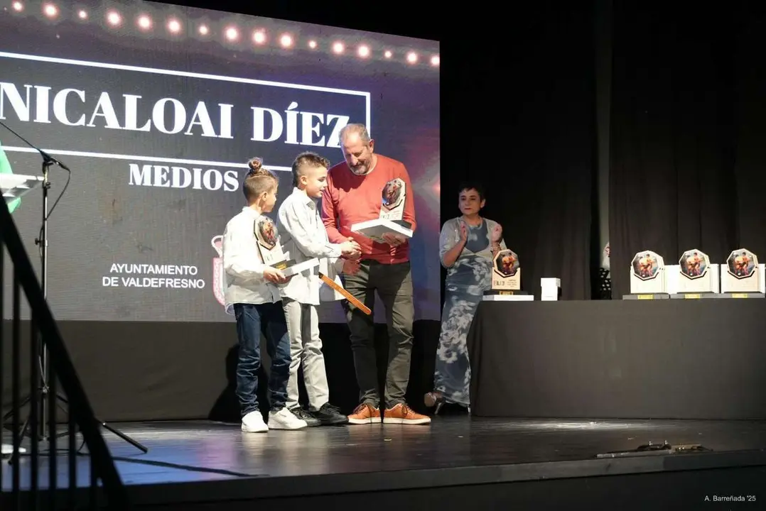 Participantes y premiados en la gala de la lucha leonesa celebrada en el auditorio Caf&eacute; Quijano. Antonio Barre&ntilde;ada.